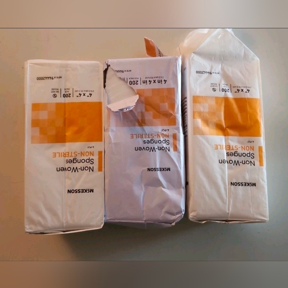 McKesson Non-Woven Sponges Non-Sterile 4-Ply (4" × 4") 200 Total - Picture 7 of 7